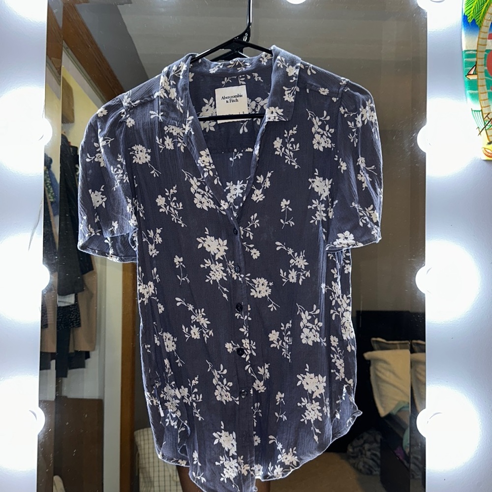 Abercrombie floral button front short sleeve blouse